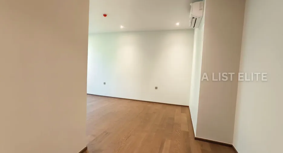 For sale 3 bedrooms condo in Khlong Toei, Bangkok