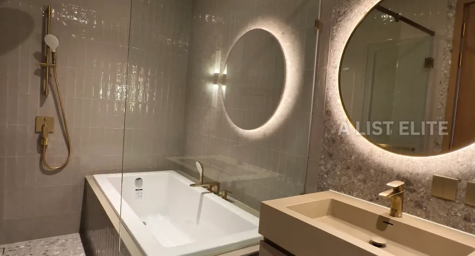 For sale 3 bedrooms condo in Khlong Toei, Bangkok