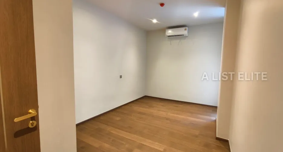 For sale 3 bedrooms condo in Khlong Toei, Bangkok