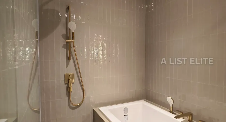 For sale 3 bedrooms condo in Khlong Toei, Bangkok