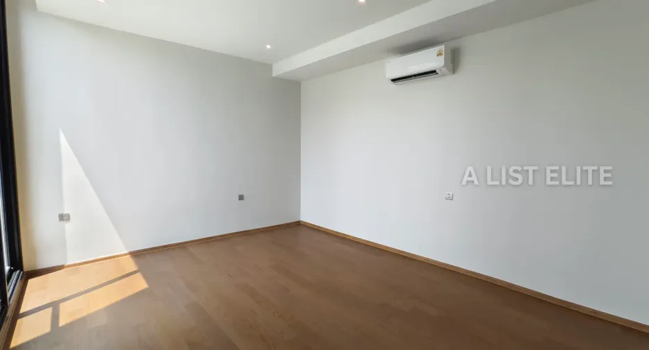For sale 2 bedrooms condo in Khlong Toei, Bangkok