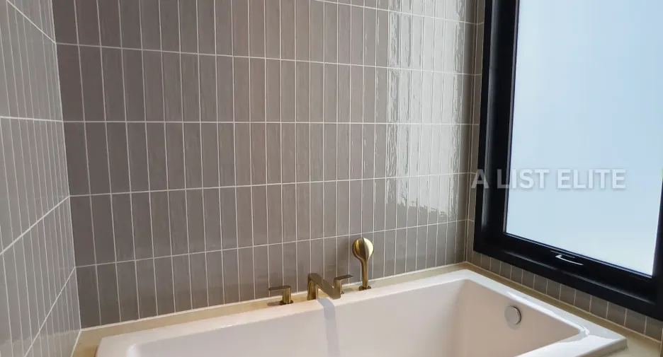 For sale 2 bedrooms condo in Khlong Toei, Bangkok