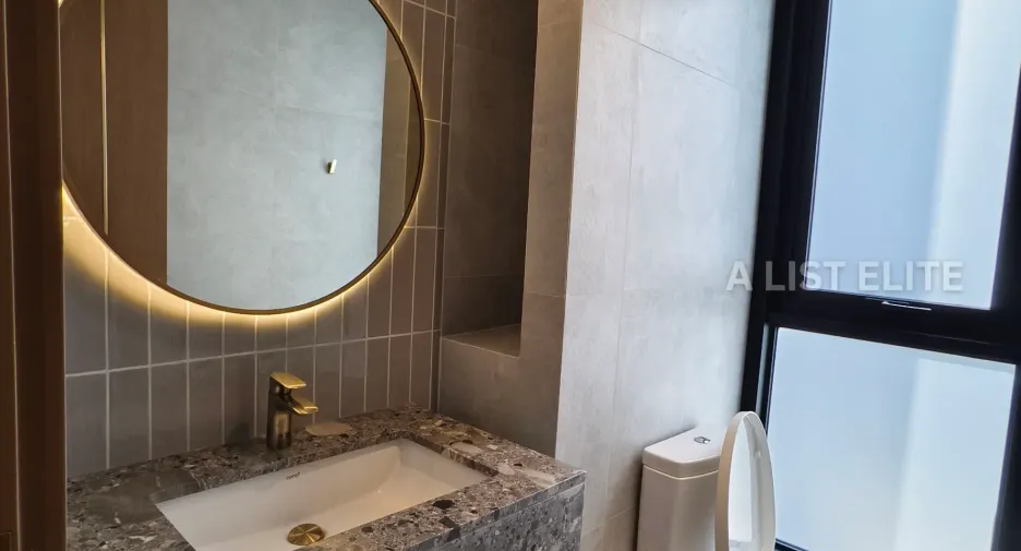 For sale 2 bedrooms condo in Khlong Toei, Bangkok
