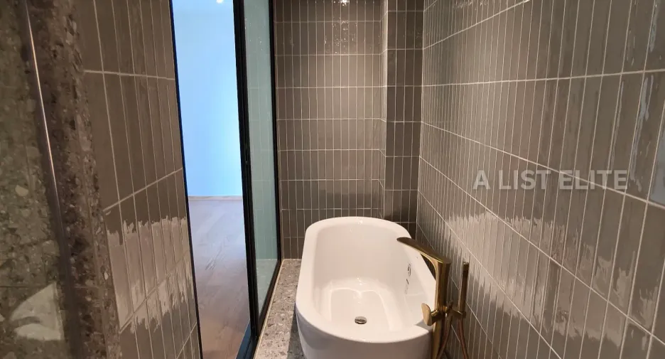 For sale 2 bedrooms condo in Khlong Toei, Bangkok