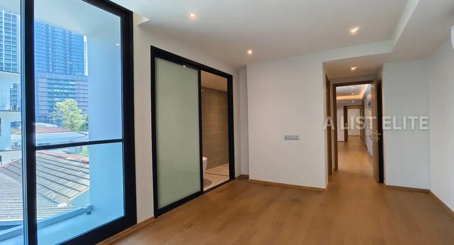 For sale 2 bedrooms condo in Khlong Toei, Bangkok