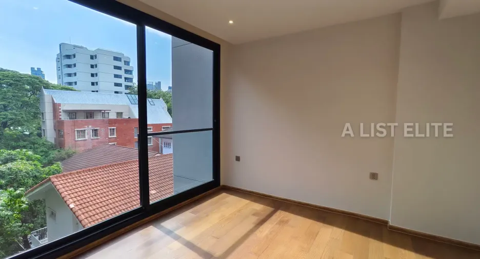 For sale 1 bed condo in Khlong Toei, Bangkok