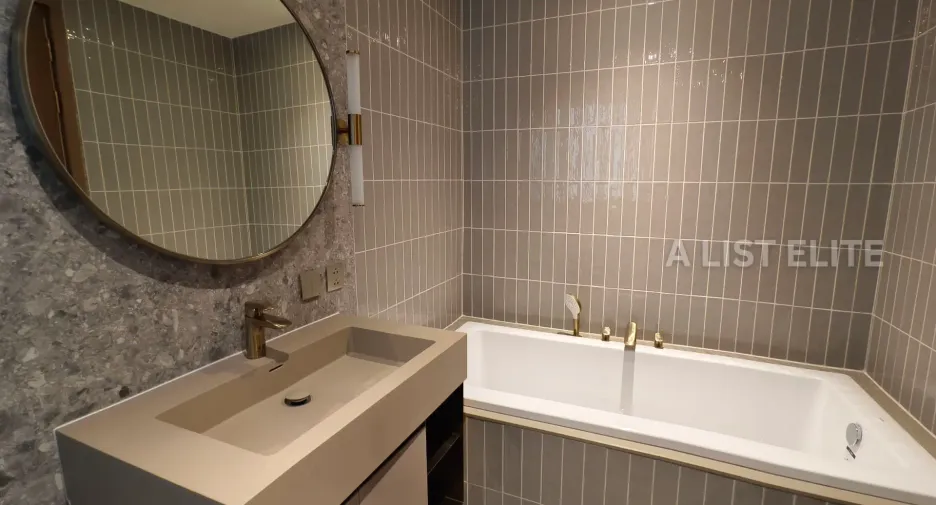 For sale 1 bed condo in Khlong Toei, Bangkok