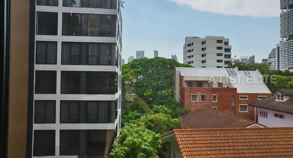 For sale 1 bed condo in Khlong Toei, Bangkok
