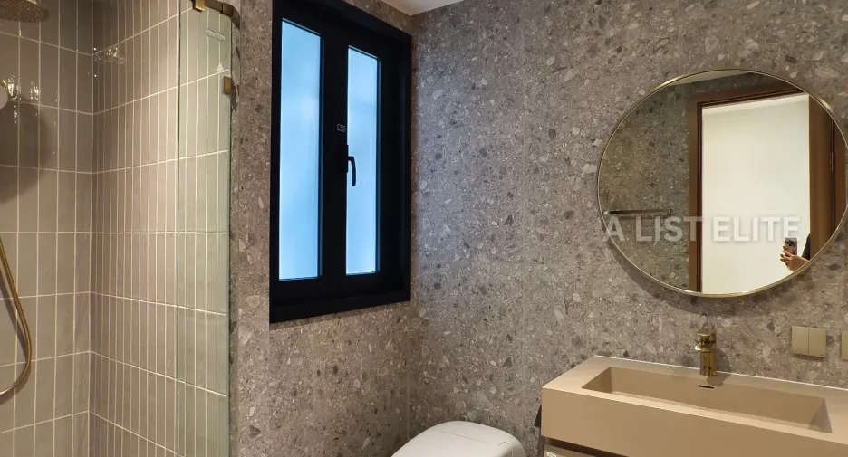 For sale 1 bed condo in Khlong Toei, Bangkok