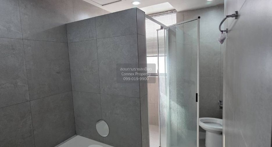For rent 3 bedrooms condo in Khlong Toei, Bangkok