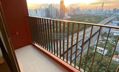 Condo en alquiler de 1 habitaciones en Huai Khwang, Bangkok