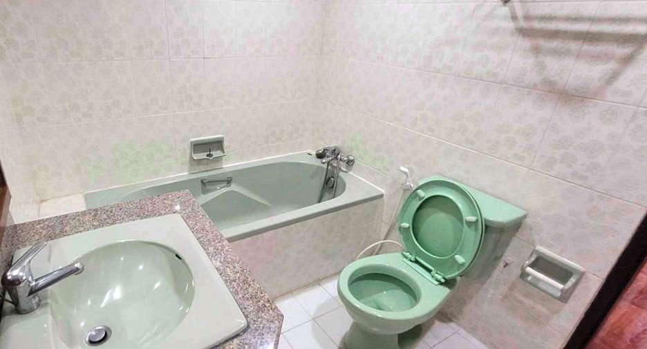 For rent 3 bedrooms condo in Watthana, Bangkok