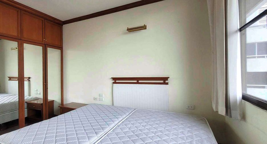For rent 3 bedrooms condo in Watthana, Bangkok