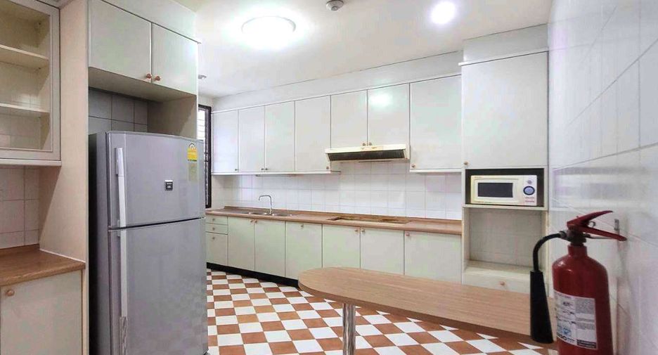 For rent 3 bedrooms condo in Watthana, Bangkok
