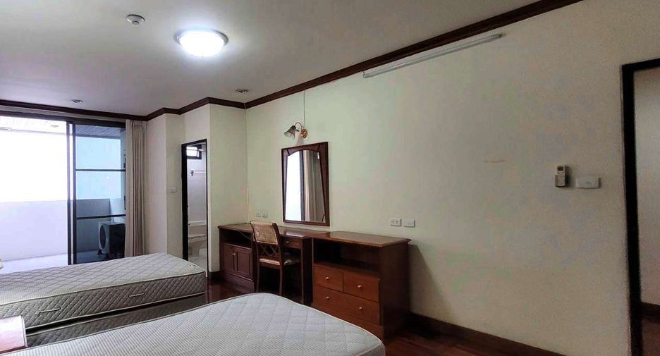 For rent 3 bedrooms condo in Watthana, Bangkok