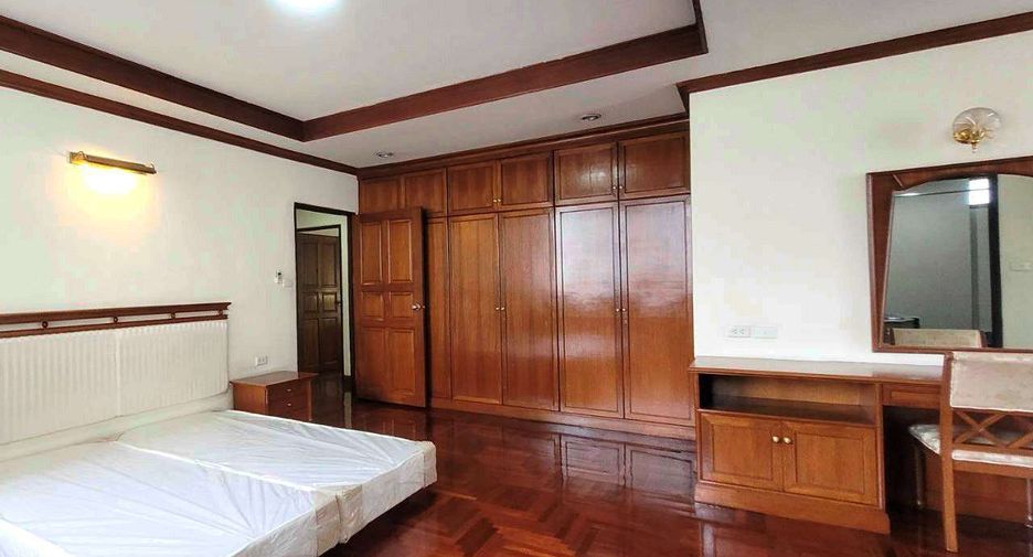 For rent 3 bedrooms condo in Watthana, Bangkok