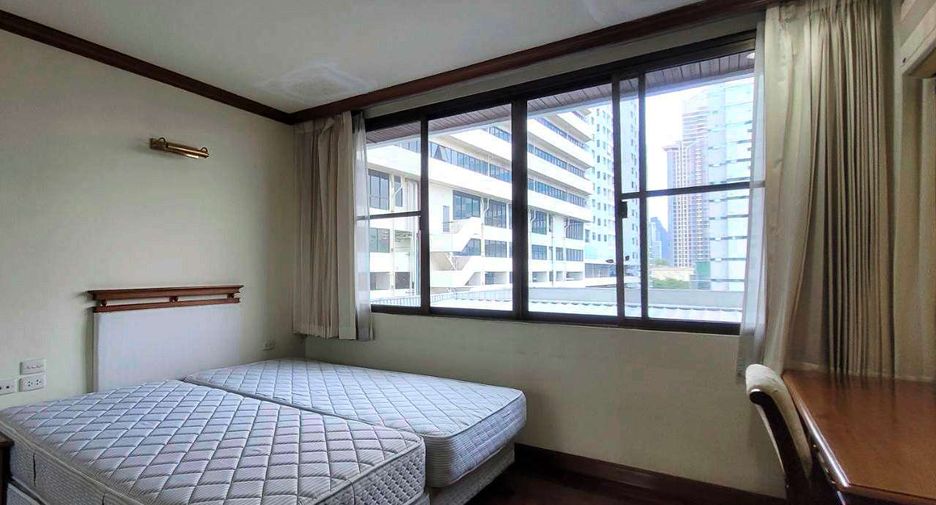 For rent 3 bedrooms condo in Watthana, Bangkok