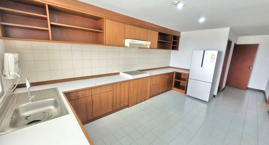 For rent 3 ベッドルーム condo in Watthana, Bangkok