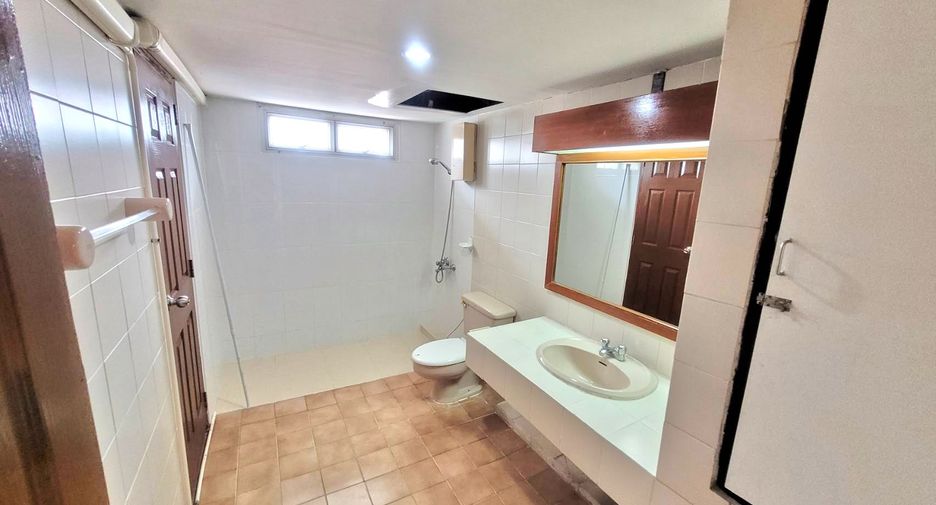 For rent 3 ベッドルーム condo in Watthana, Bangkok