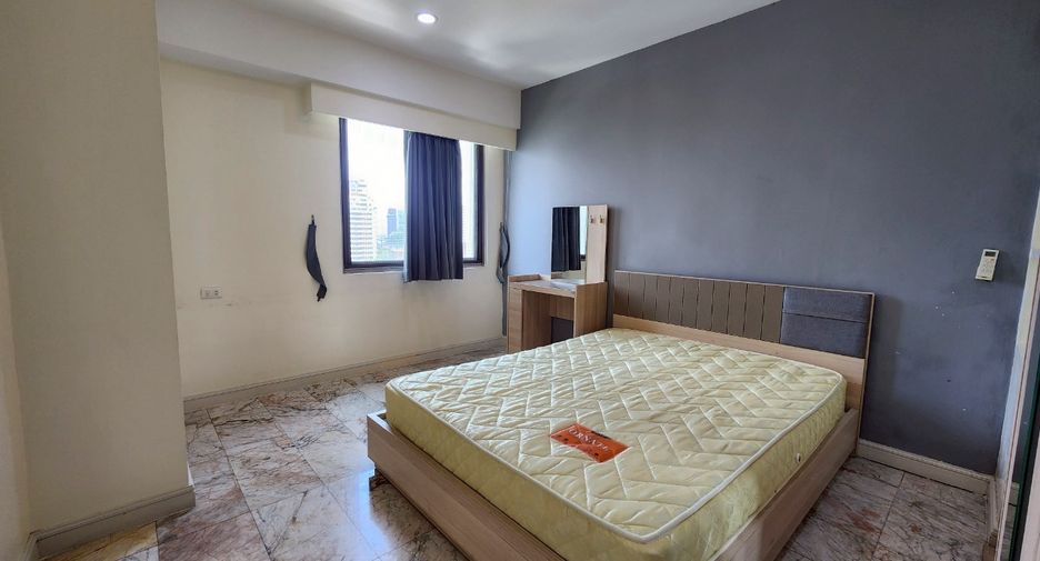 For rent 3 bedrooms condo in Watthana, Bangkok