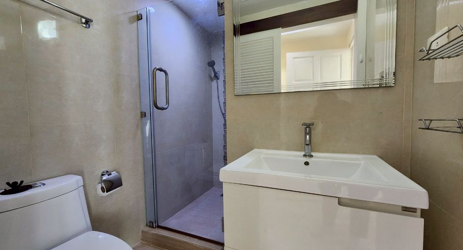 For rent 3 bedrooms condo in Watthana, Bangkok