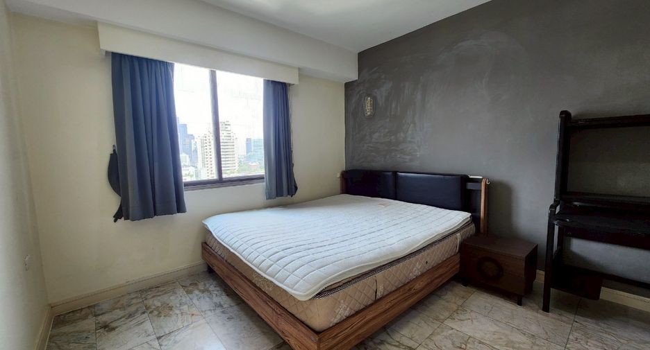 For rent 3 bedrooms condo in Watthana, Bangkok