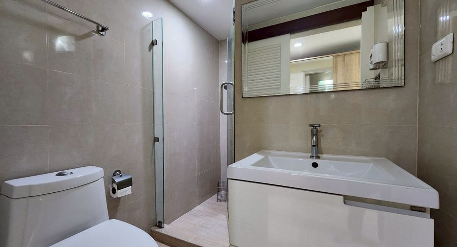 For rent 3 bedrooms condo in Watthana, Bangkok