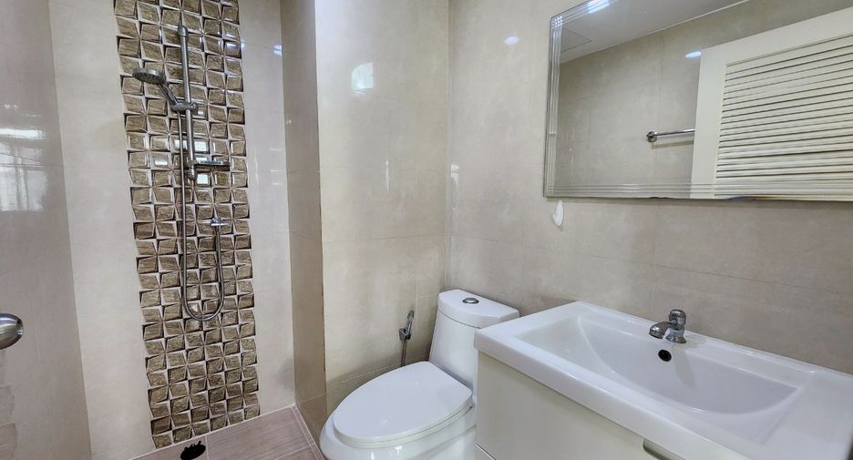 For rent 3 bedrooms condo in Watthana, Bangkok