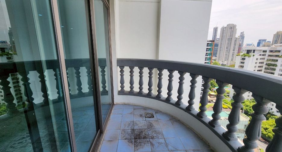 For rent 3 bedrooms condo in Watthana, Bangkok
