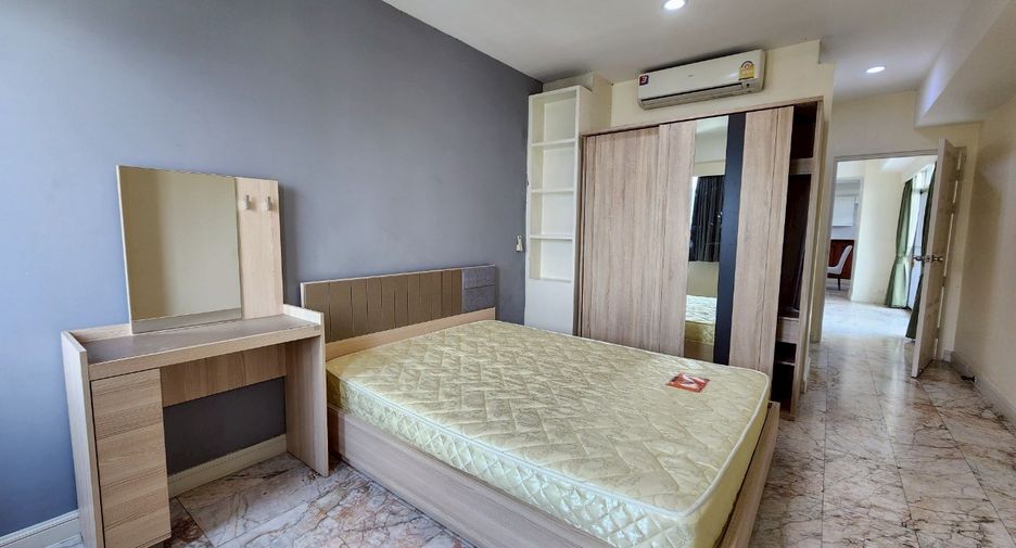 For rent 3 bedrooms condo in Watthana, Bangkok
