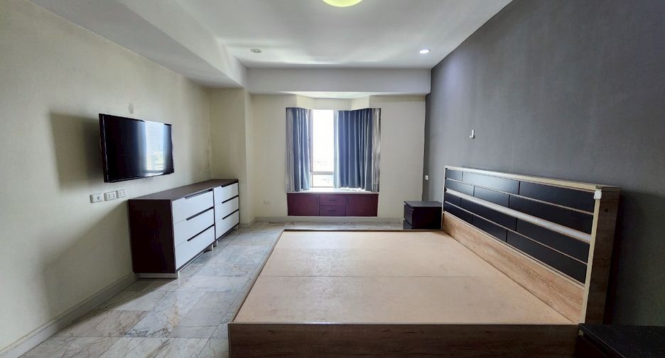 For rent 3 bedrooms condo in Watthana, Bangkok