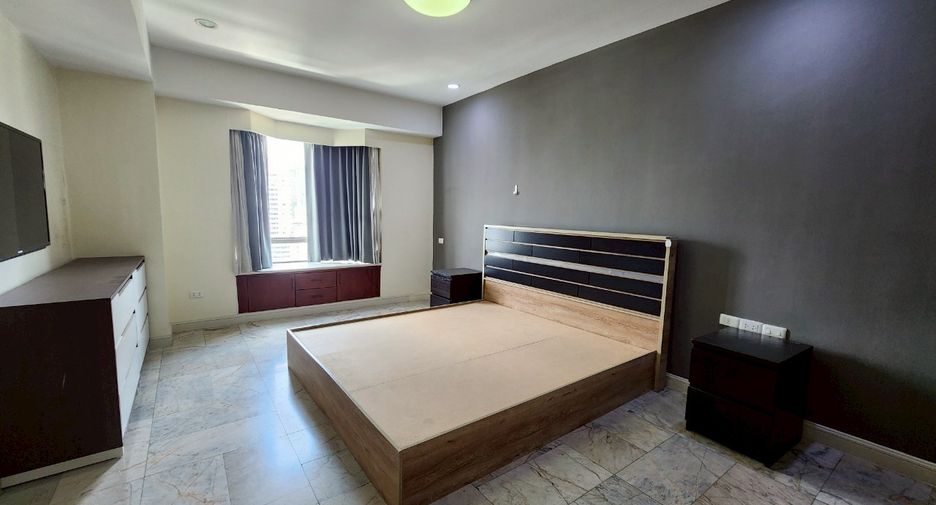 For rent 3 bedrooms condo in Watthana, Bangkok