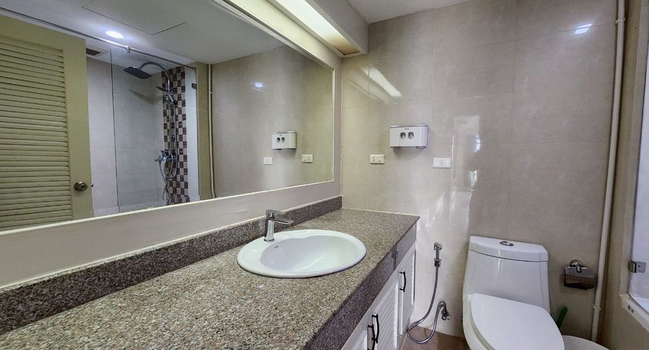 For rent 3 bedrooms condo in Watthana, Bangkok