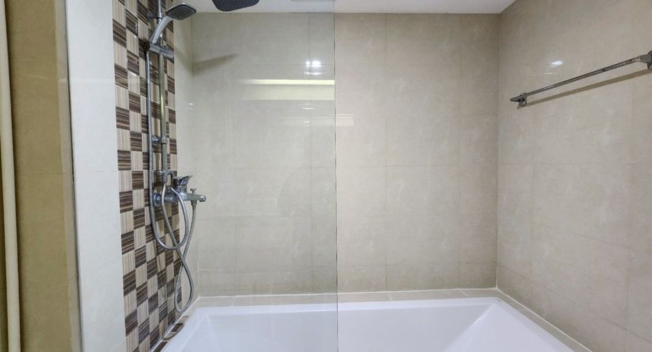 For rent 3 bedrooms condo in Watthana, Bangkok