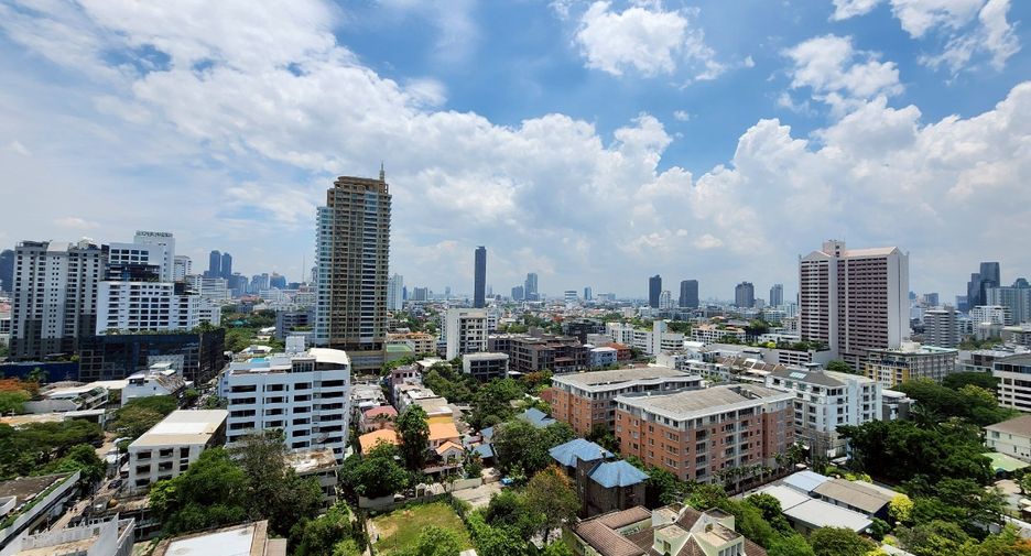 For rent 3 bedrooms condo in Watthana, Bangkok