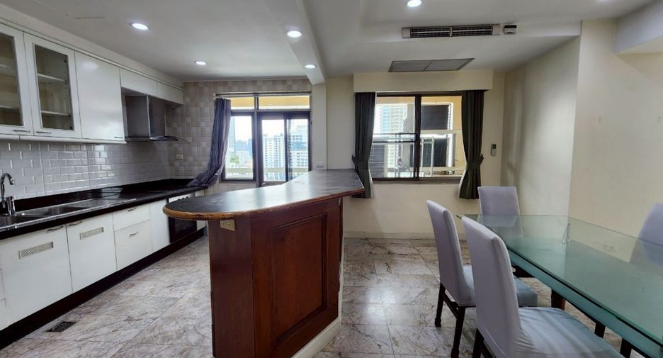 For rent 3 bedrooms condo in Watthana, Bangkok