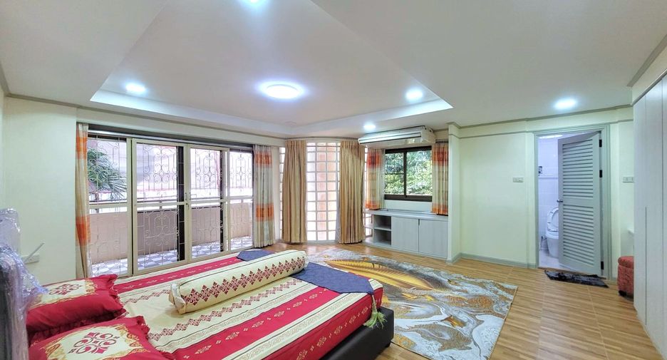 For rent 3 bedrooms condo in Watthana, Bangkok