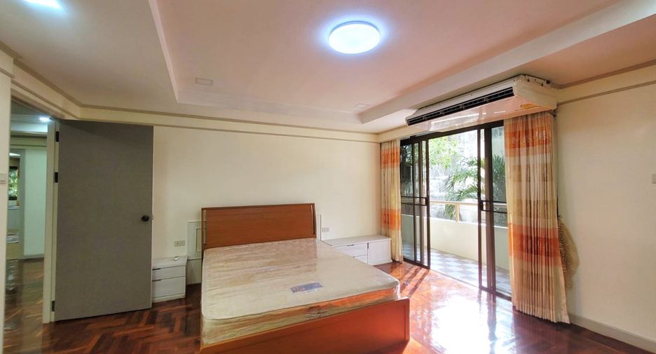 For rent 3 bedrooms condo in Watthana, Bangkok