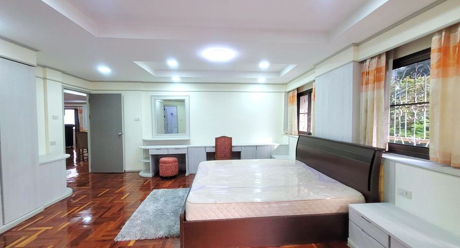 For rent 3 bedrooms condo in Watthana, Bangkok