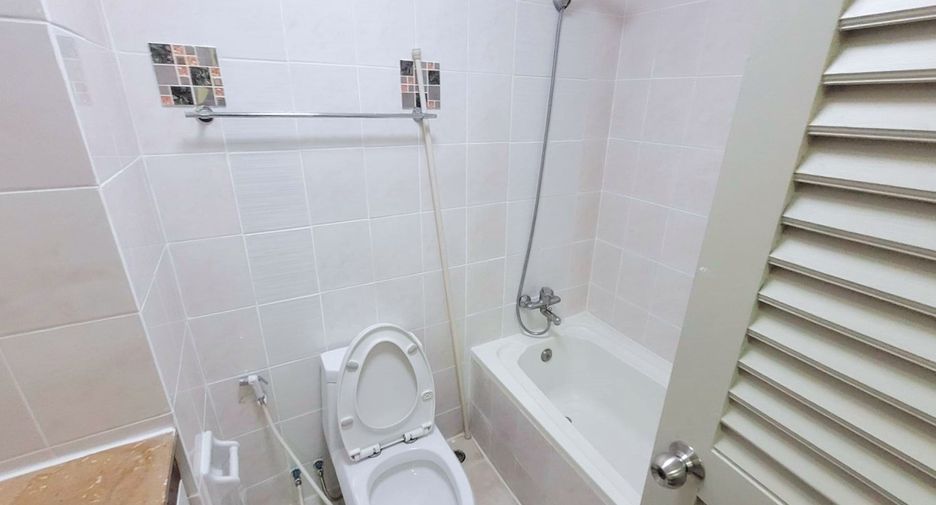 For rent 3 bedrooms condo in Watthana, Bangkok