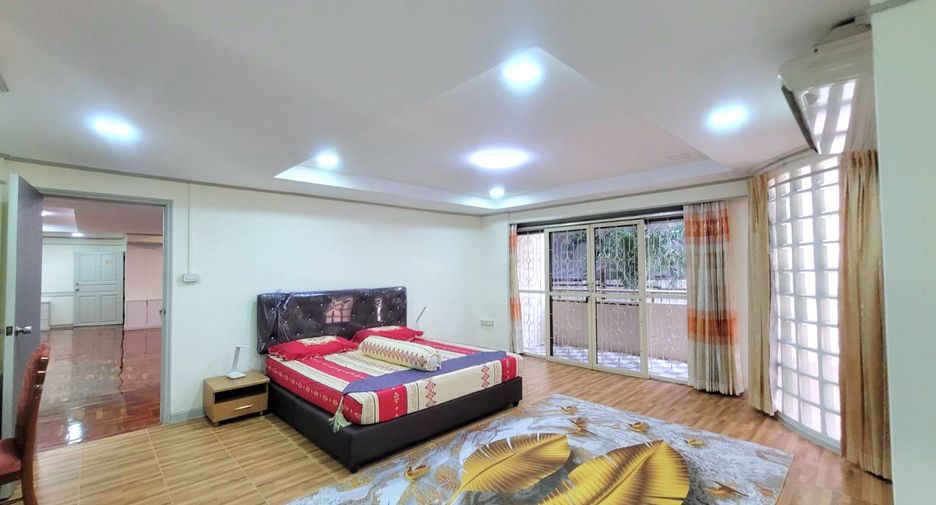 For rent 3 bedrooms condo in Watthana, Bangkok