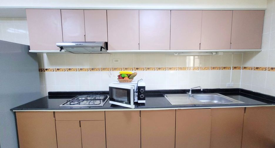 For rent 3 bedrooms condo in Watthana, Bangkok