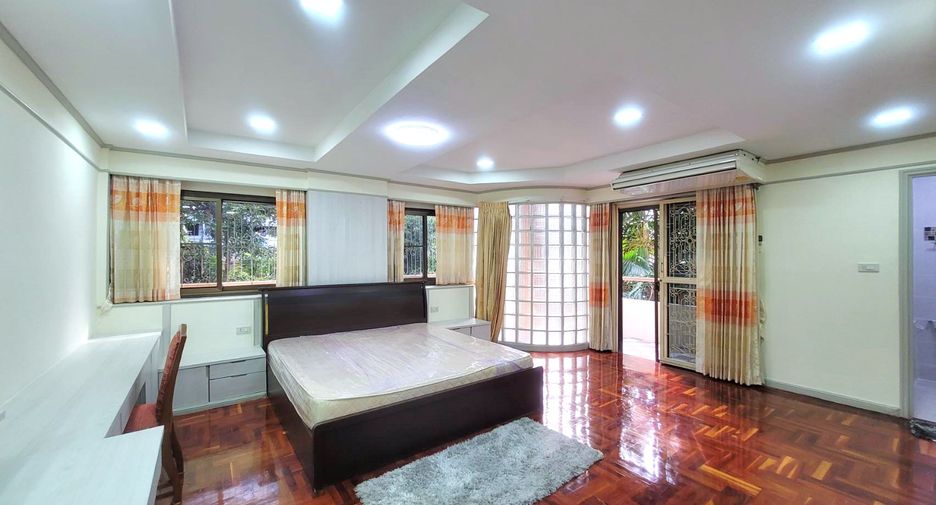 For rent 3 bedrooms condo in Watthana, Bangkok