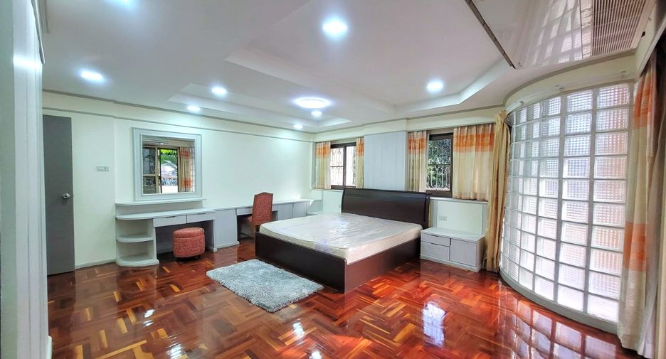 For rent 3 bedrooms condo in Watthana, Bangkok
