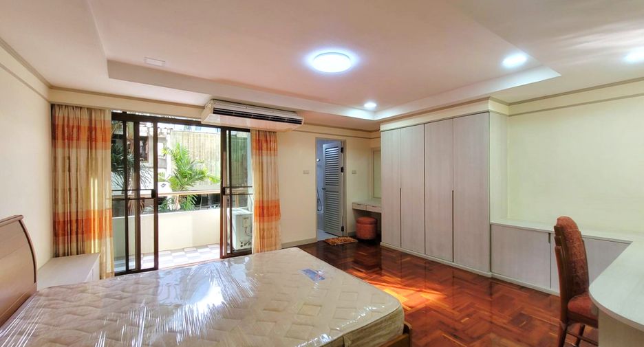 For rent 3 bedrooms condo in Watthana, Bangkok