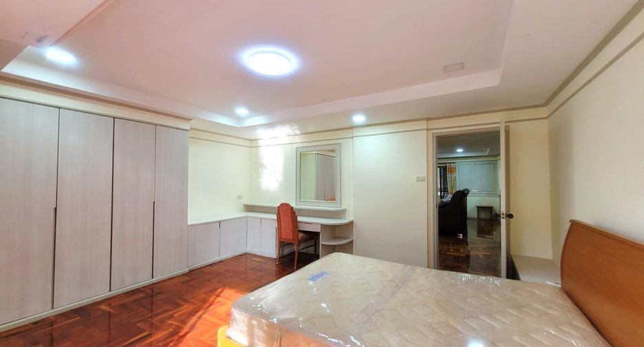 For rent 3 bedrooms condo in Watthana, Bangkok