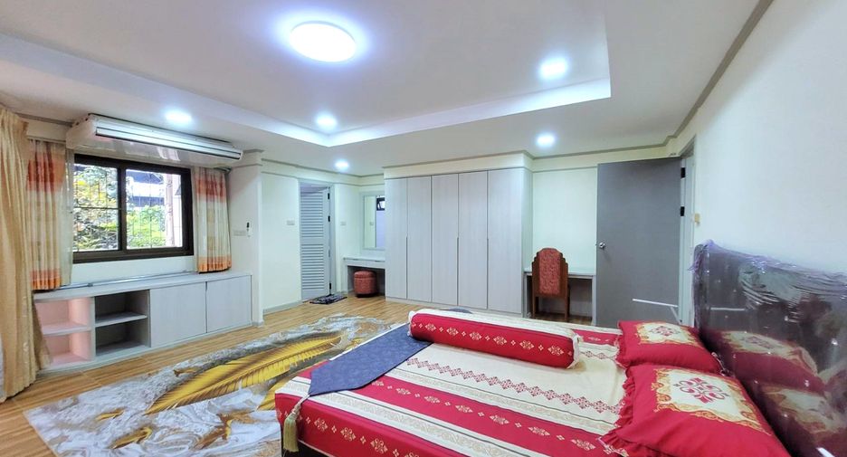 For rent 3 bedrooms condo in Watthana, Bangkok