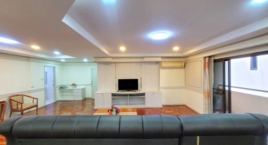 For rent 3 bedrooms condo in Watthana, Bangkok