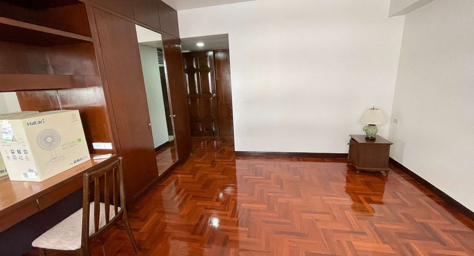 À louer 3 chambres condo à Khlong Toei, Bangkok