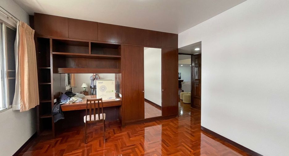 À louer 3 chambres condo à Khlong Toei, Bangkok